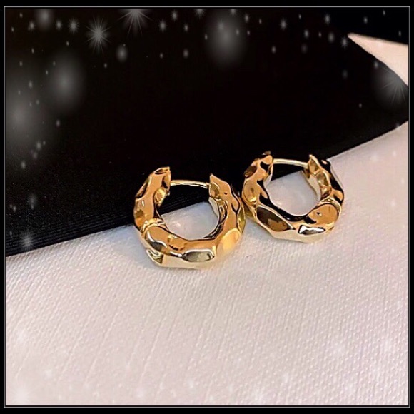 New gold nugget chunky mod textured huggie hoop earrings - Picture 4 of 7